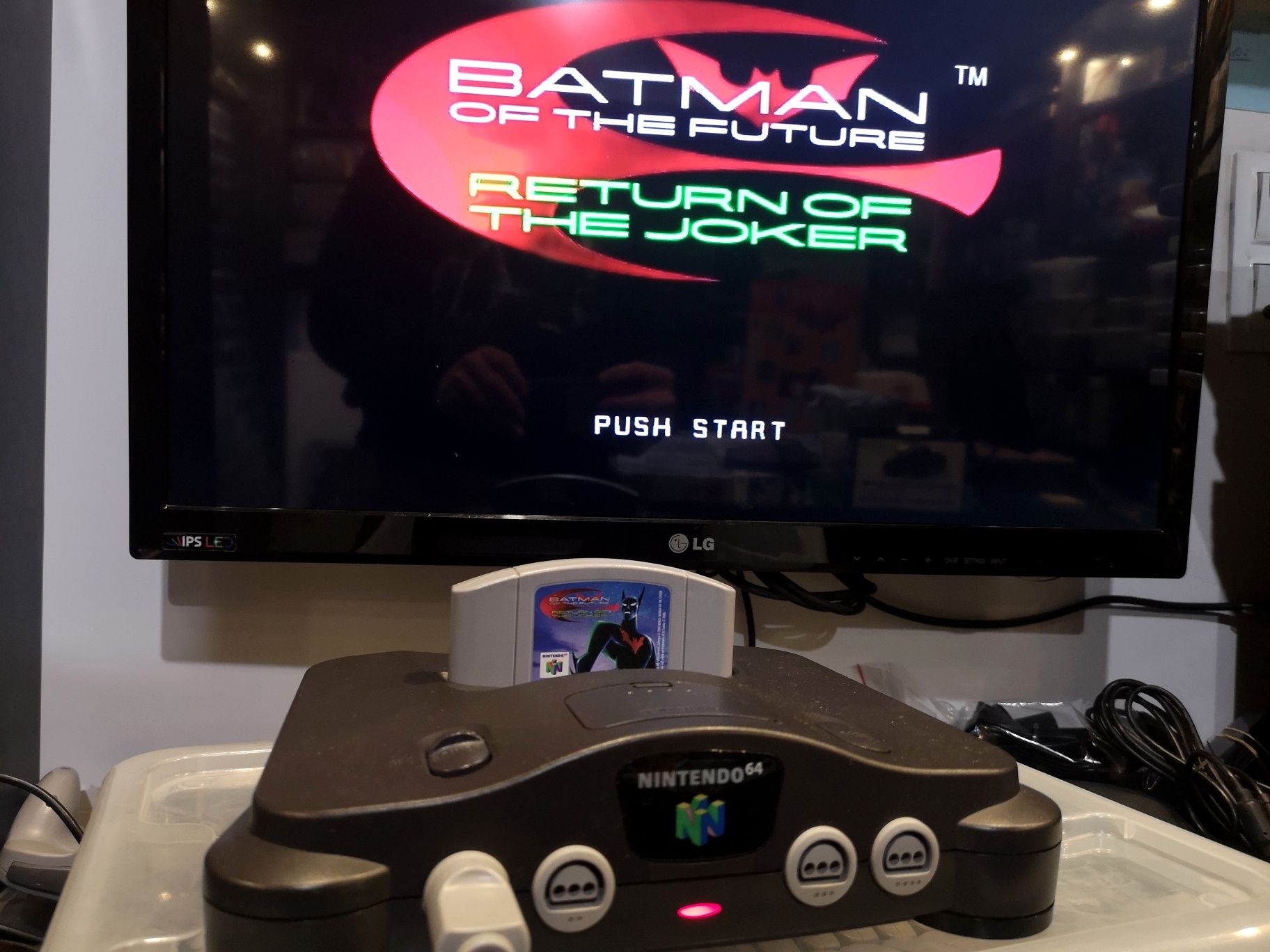Konsola Nintendo 64 w PUDEŁKU (pad, kabel AC, instrukcja) stan BDB