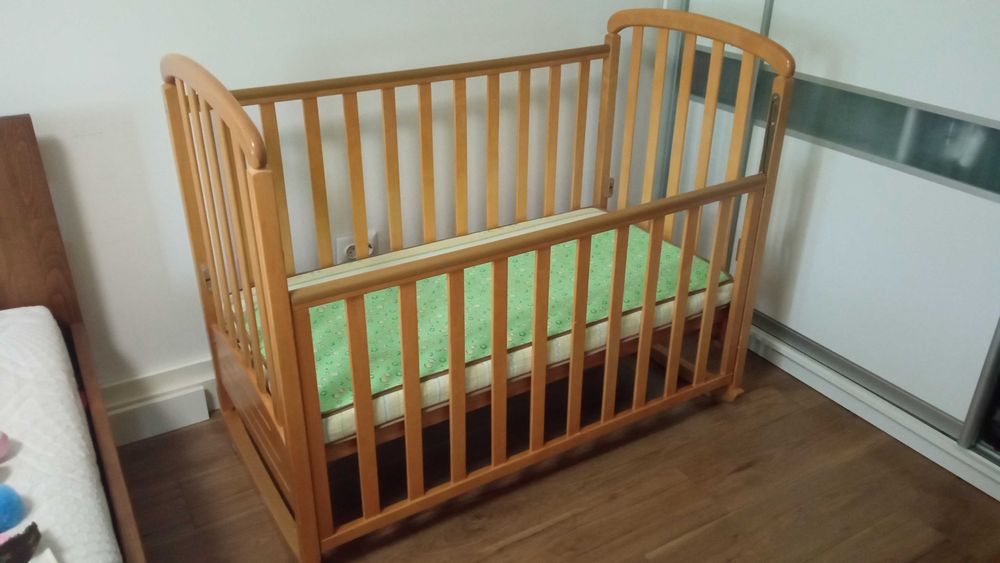 дитяче ліжко колиска з матрацом