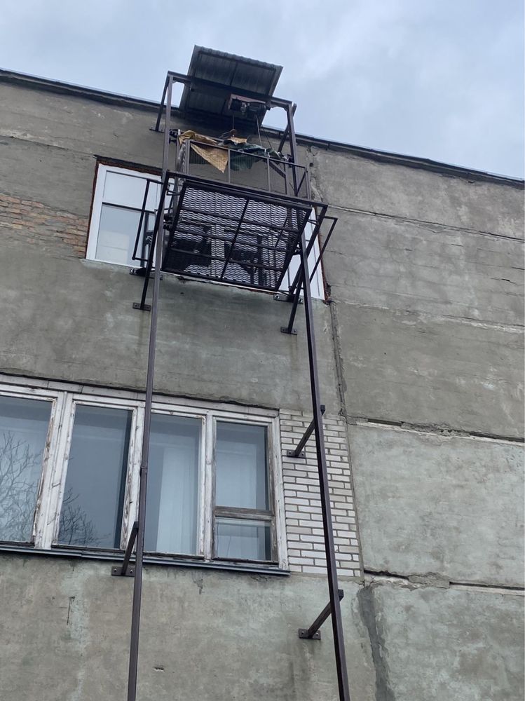Вантажний зовнішній ліфт ( 12 м )