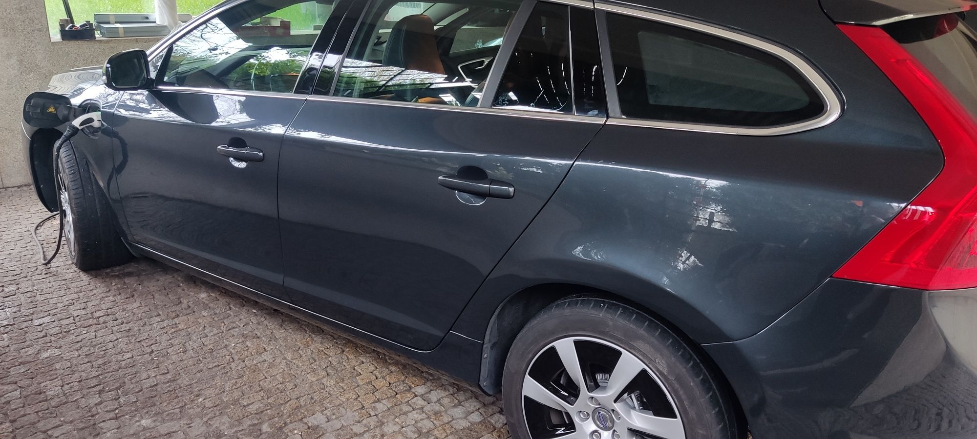 Volvo v60 d6 PHEV plug-in