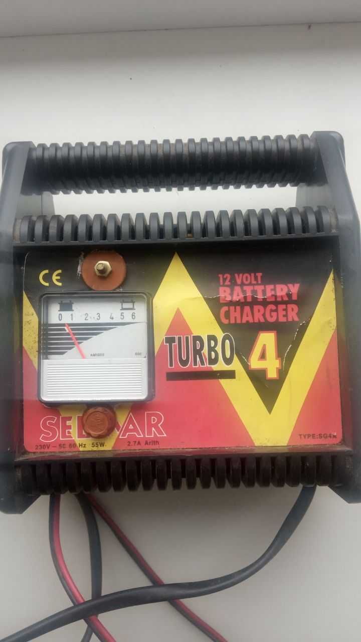Автомобільне зарядне Selmar Turbo 4. 12 V 230V