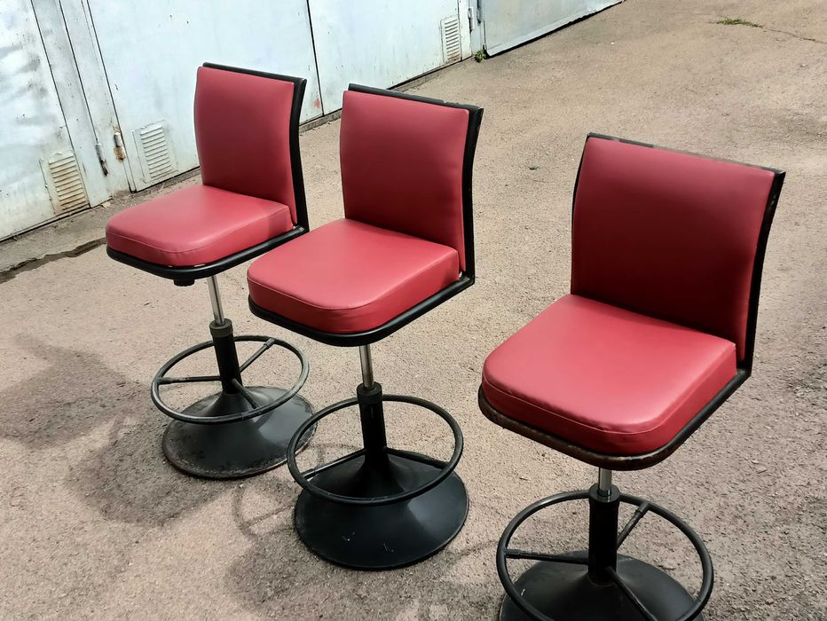 Стулья парикмахерские   ( 13 штук )