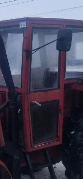 Ciągnik rolniczy MF255 z turem