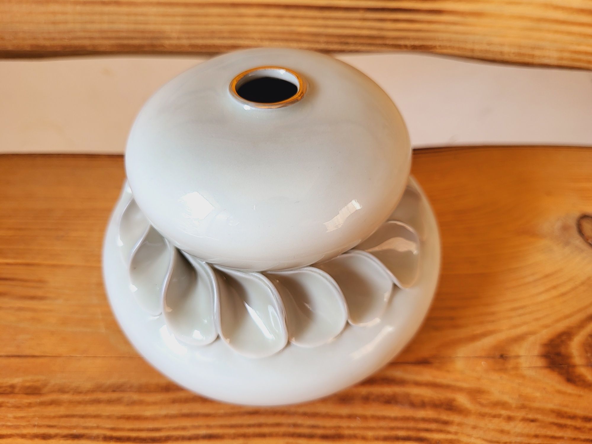 Porcelanowy wazon Royal Dux sygnowany