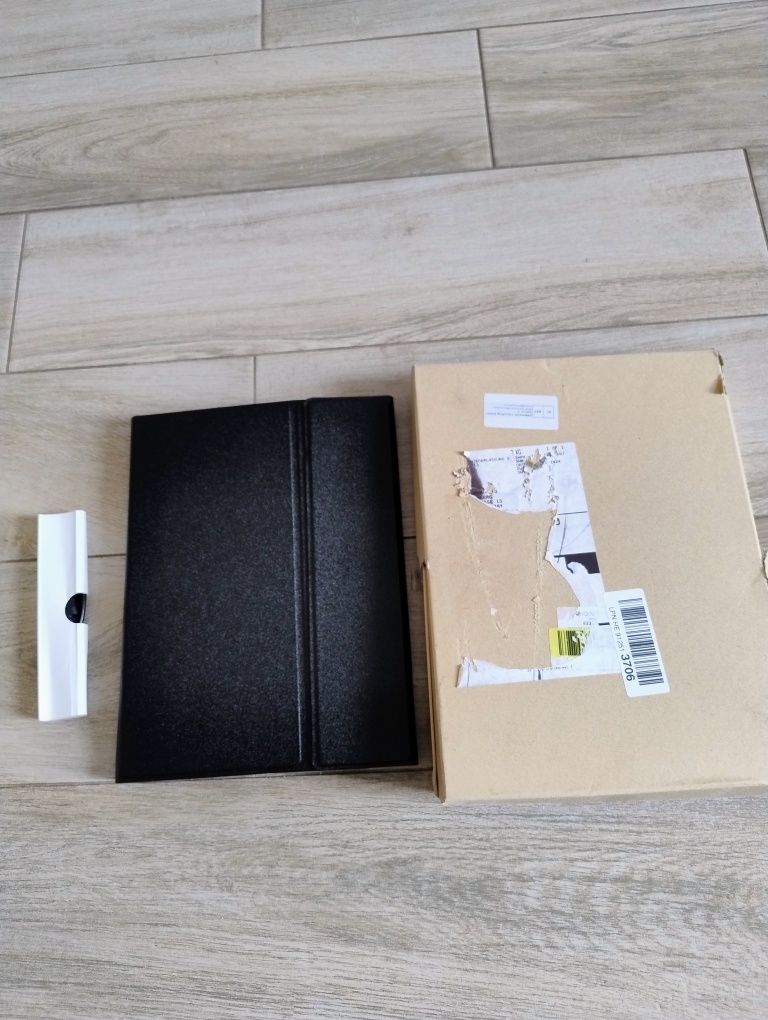 Etui Klawiatura do Apple iPad 9/8/7 10,2 niemiecka