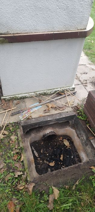 gril ogrodowy z mozliwoscia wedzenia