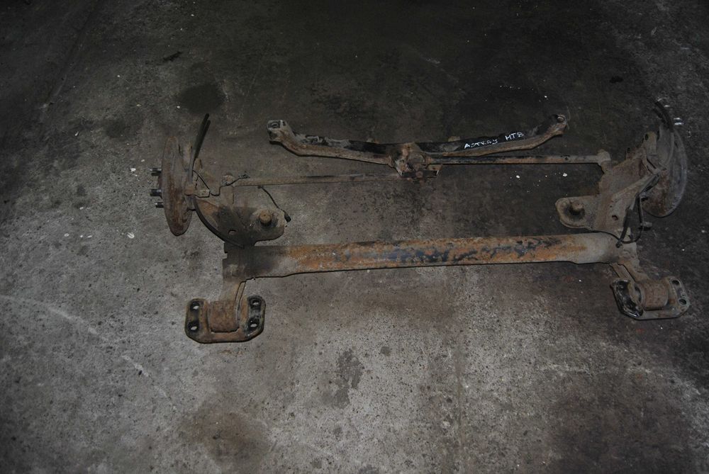 Belka zawieszenia tył Astra J 2011r 2.0 CDTI HB