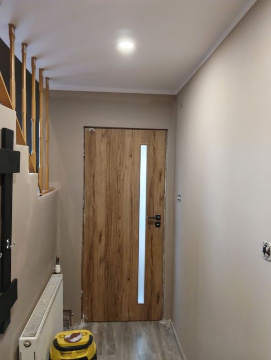 Montaż paneli, malowanie, drobne prace remontowe.