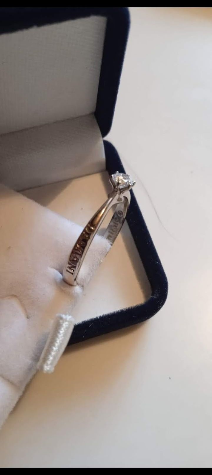 Кольцо с бриллиантом 0,17ст3/4 бренд DAMIANI  р.17,5