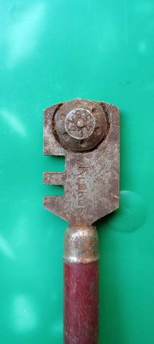 Stary nóż do szkła