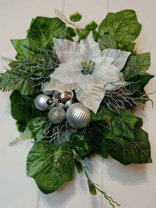 Stroiki świąteczne kompozycje nagrobne