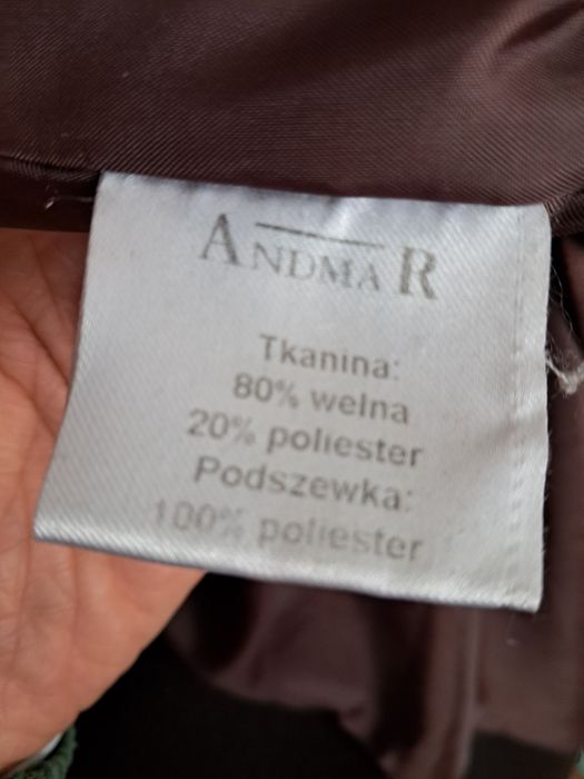 Wełniany brązowy płaszcz na guziki AndmaR L 40