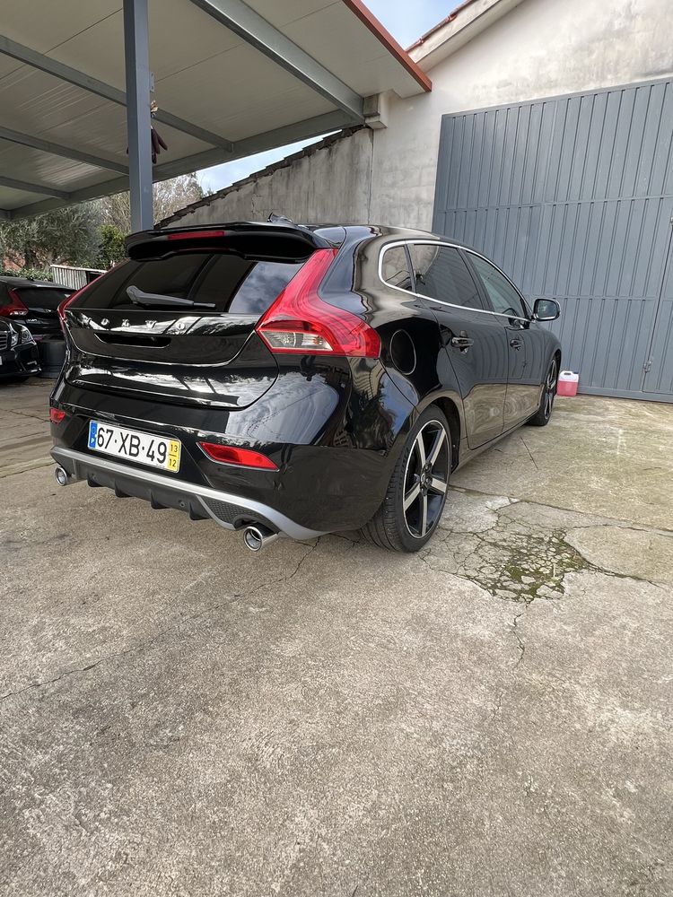 Volvo v40 R-Design