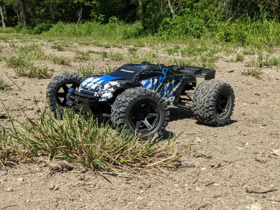 Продам Traxxas E-revo 2.0 6S