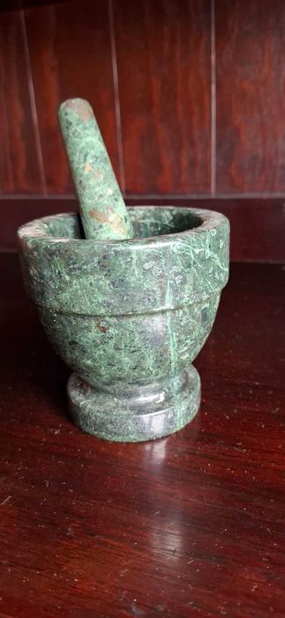 Almofariz em pedra verde