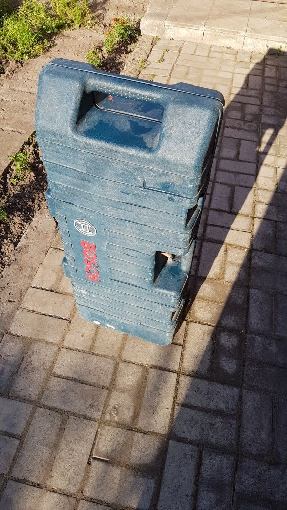 Продам отбойный молоток BOSCH GSH16