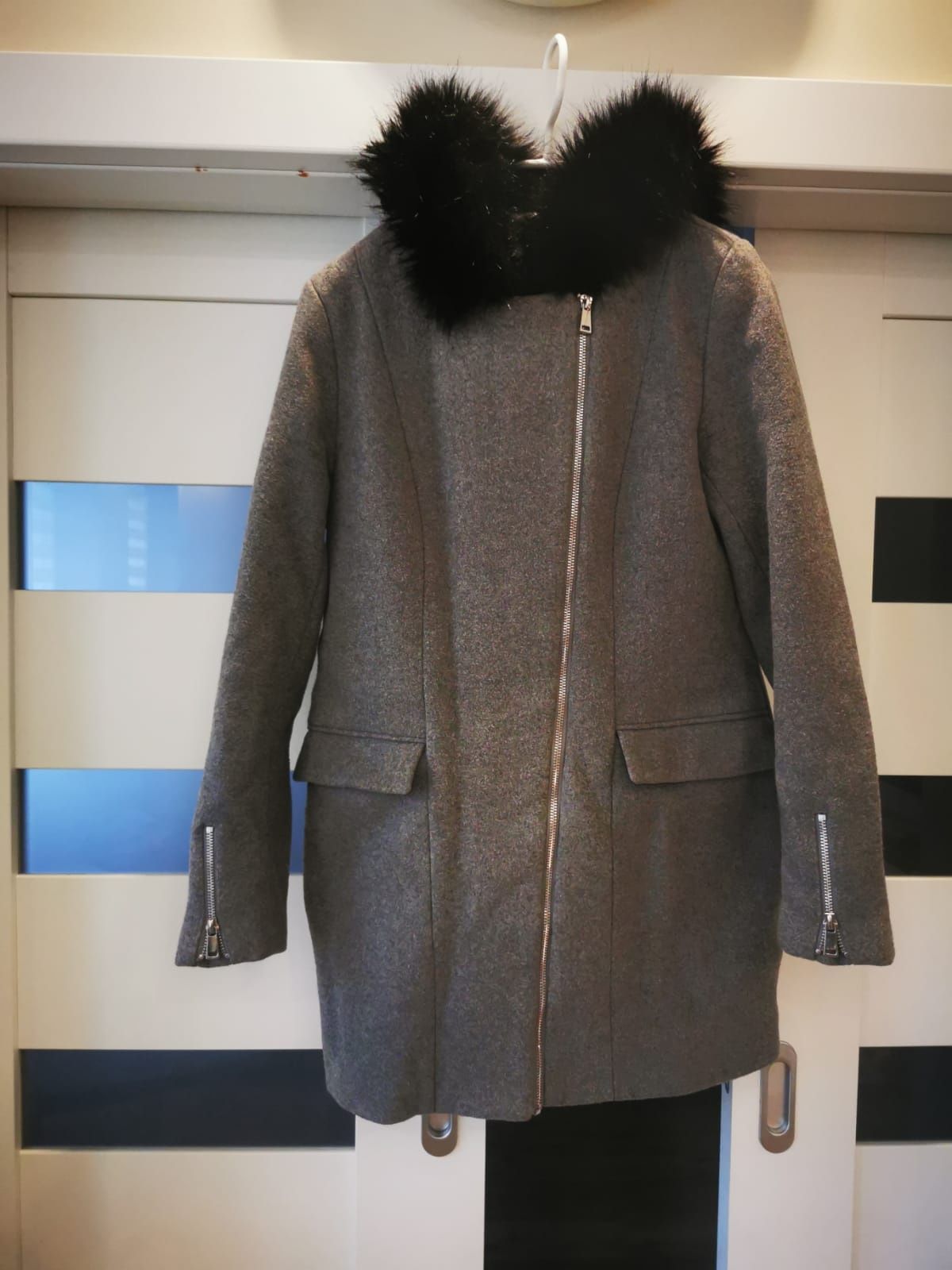 Płaszcz kurtka Reserved szara z futerkiem 38