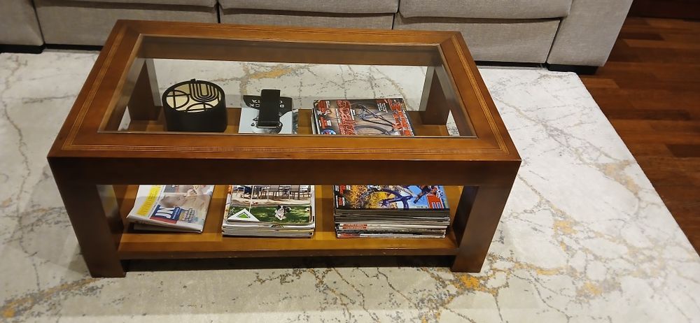 Mesa de apoio com tampo de vidro