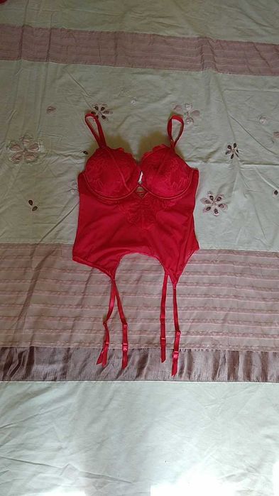 Изысканный корсет с подтяжками, баска с рычажками новый boohoo