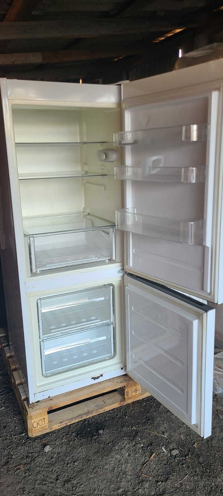 Холодильник Indesit