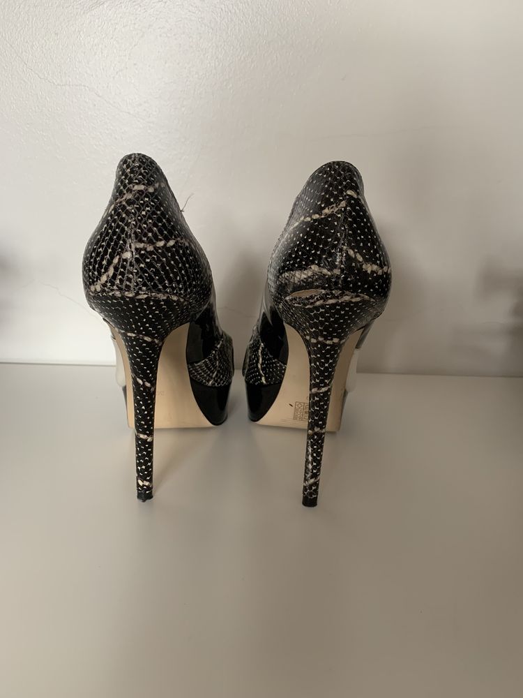 Sapatos de salto alto GUESS