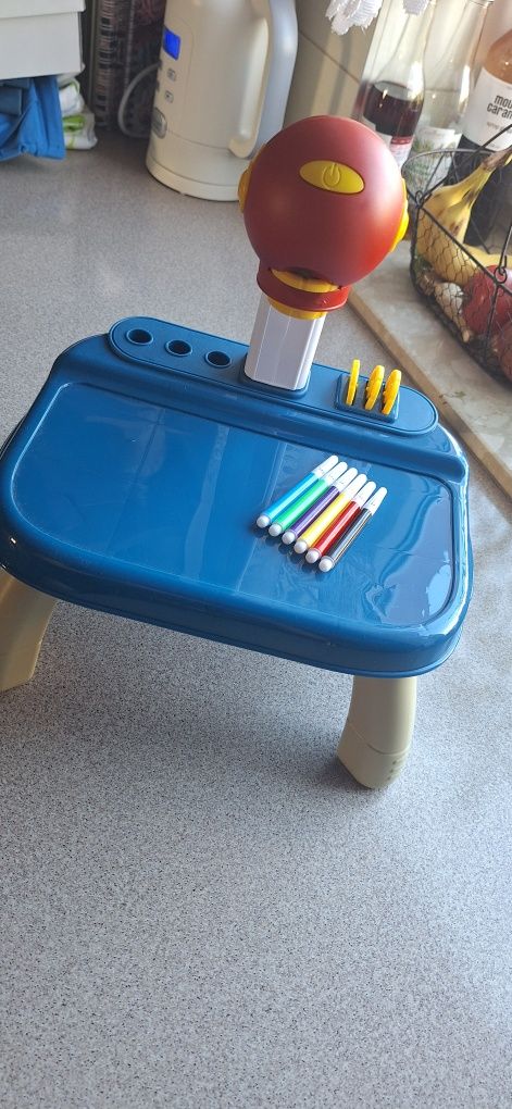 Rzutnik projektor ze slajdami tablica do rysowania