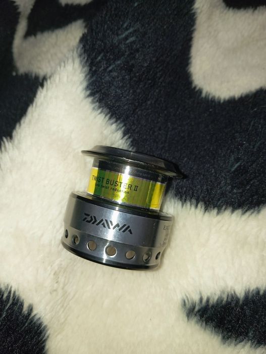Продам шпулю daiwa exceler-s 2500