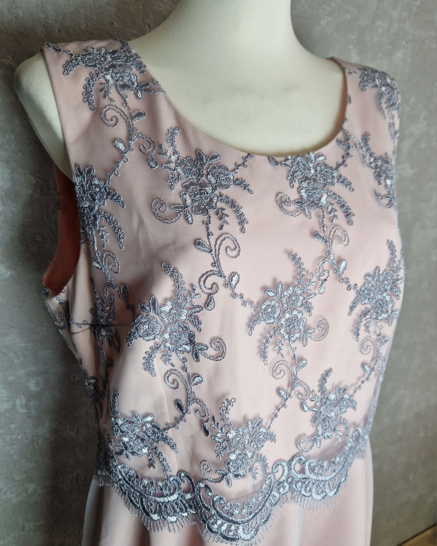 Elegancka sukienka na okazje 42 44 pudrowy róż z koronką na komunie