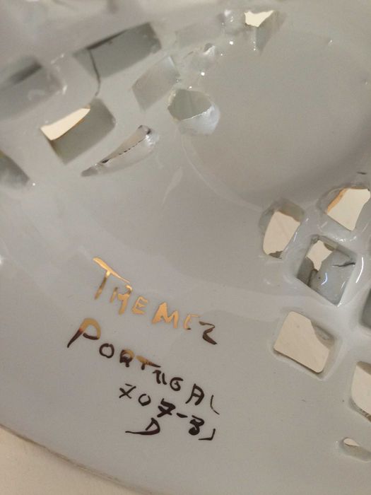 Par de jarras e par de castiçais, em porcelana floral, década 1960.