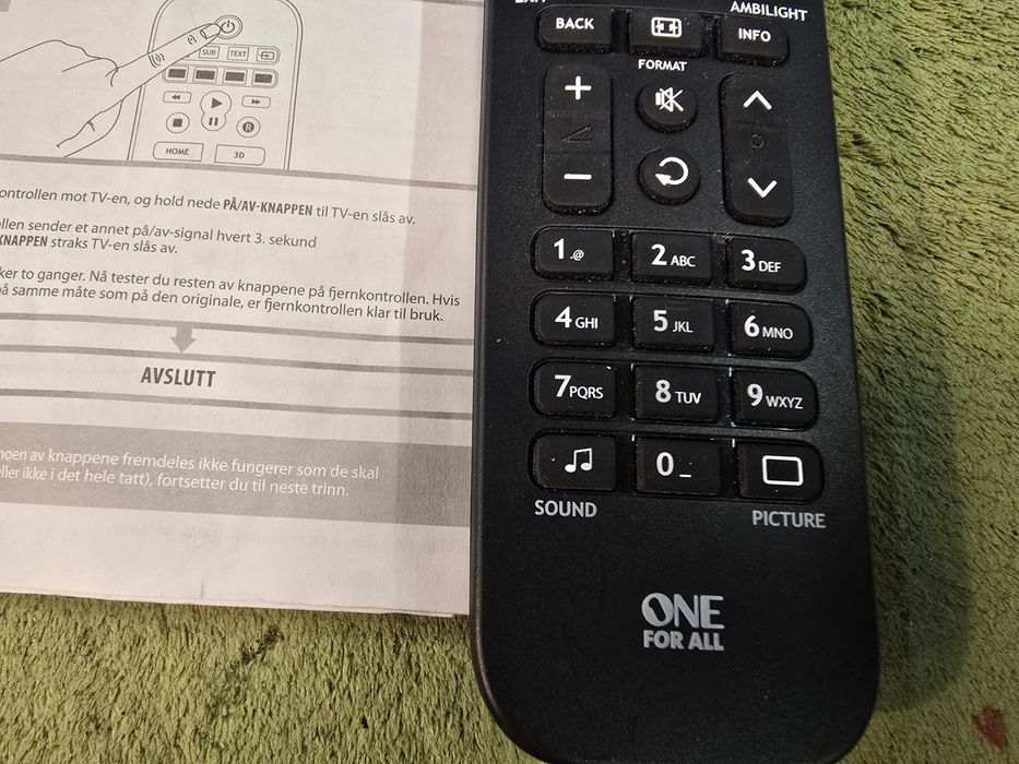 ONE programowalny pilot zdalnego sterowania.