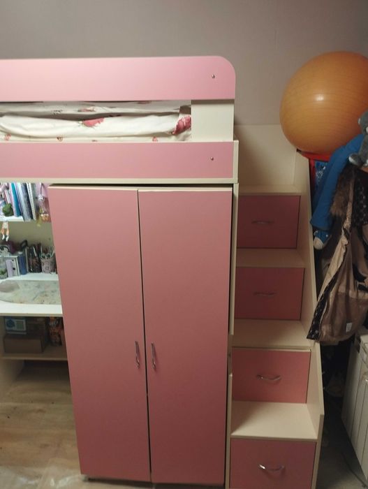 Дитяча спальня з письмовим столом