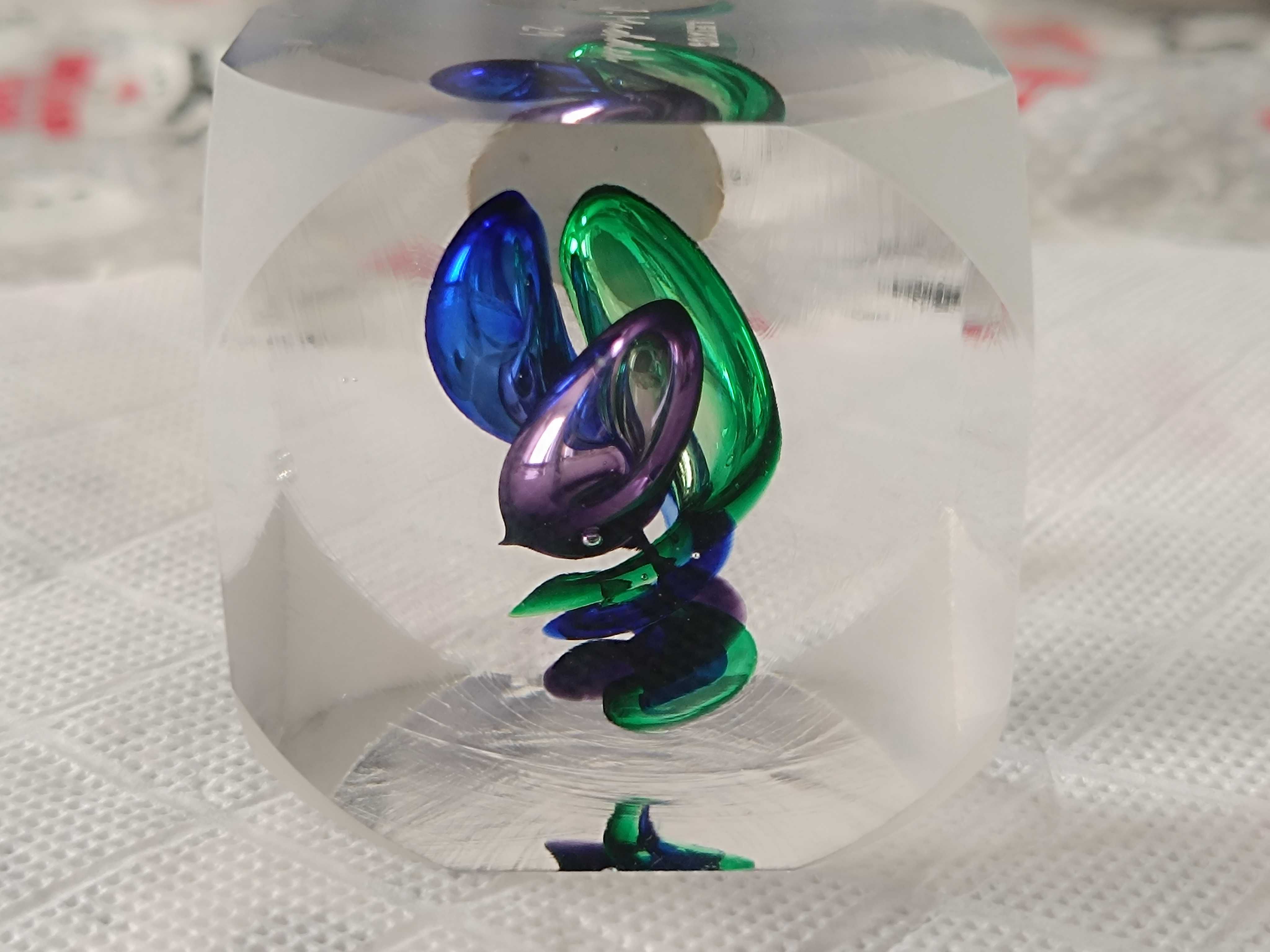 Escultura de cristal francesa assinada por Leixus J. Machalek.