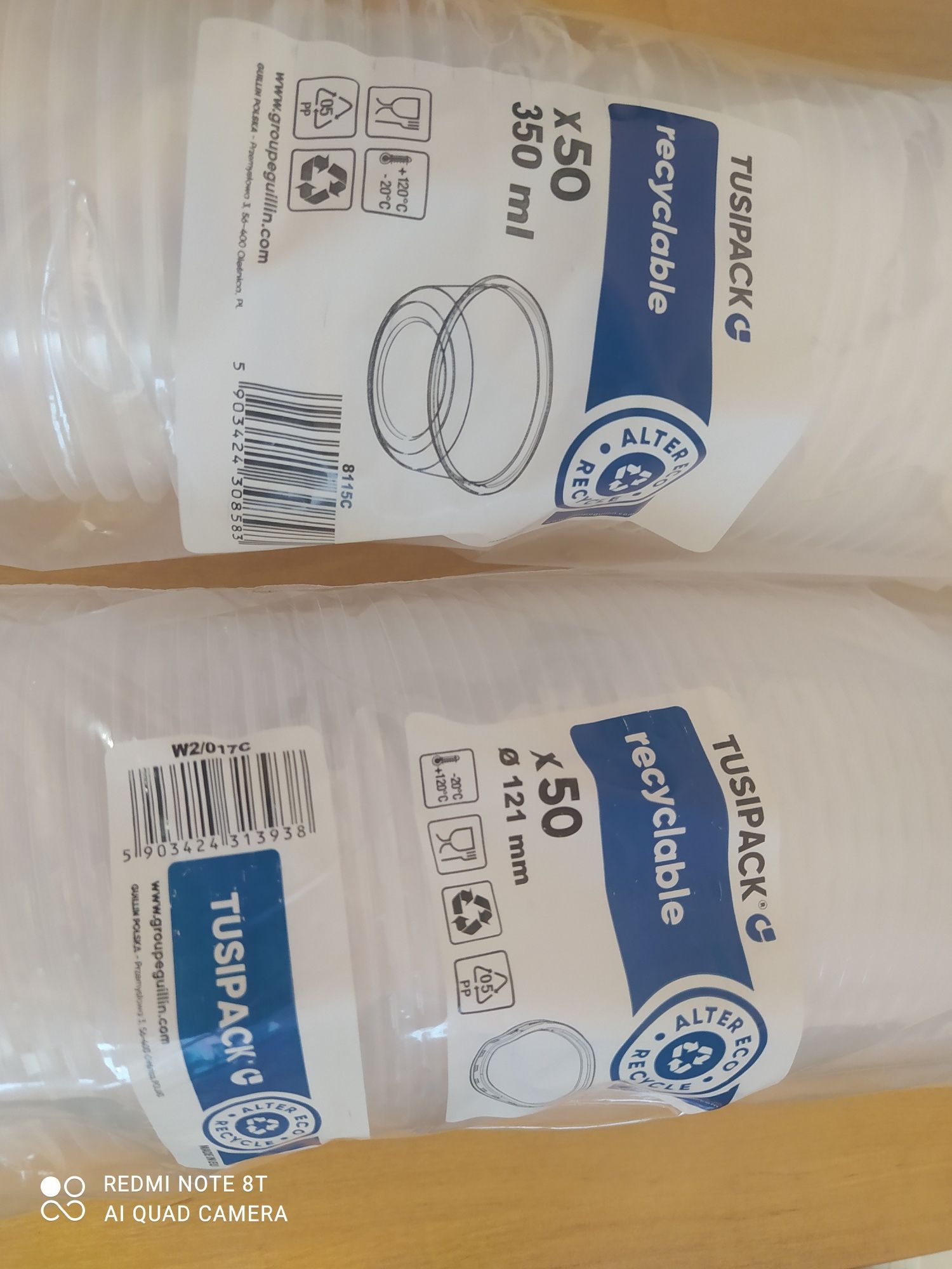 Zestaw wielorazowych nowych pojemników plastikowych Tusipack z pokrywk