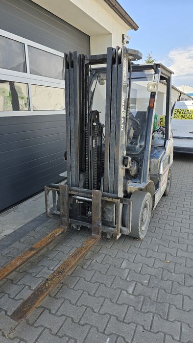 Wózek widłowy NISSAN 2,5 tony triplex przesuw , wolny skok ,udt
