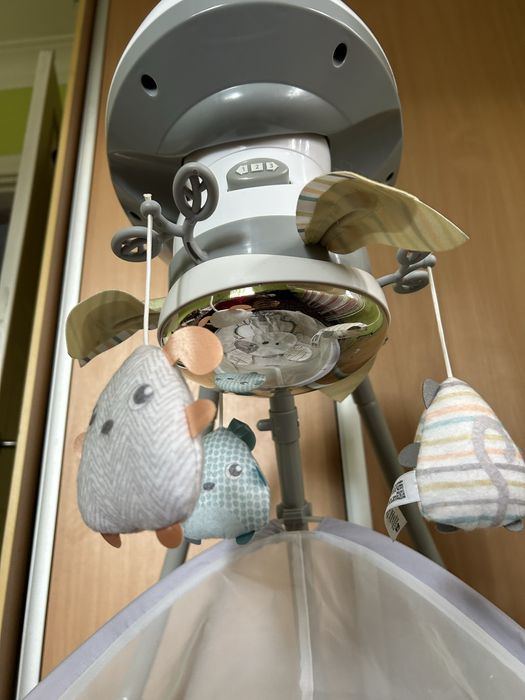 Гойдалка, заколисуючий центр fisher price