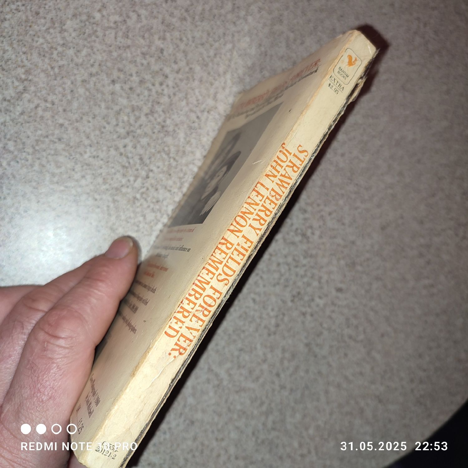 Книга про Джона Леннона