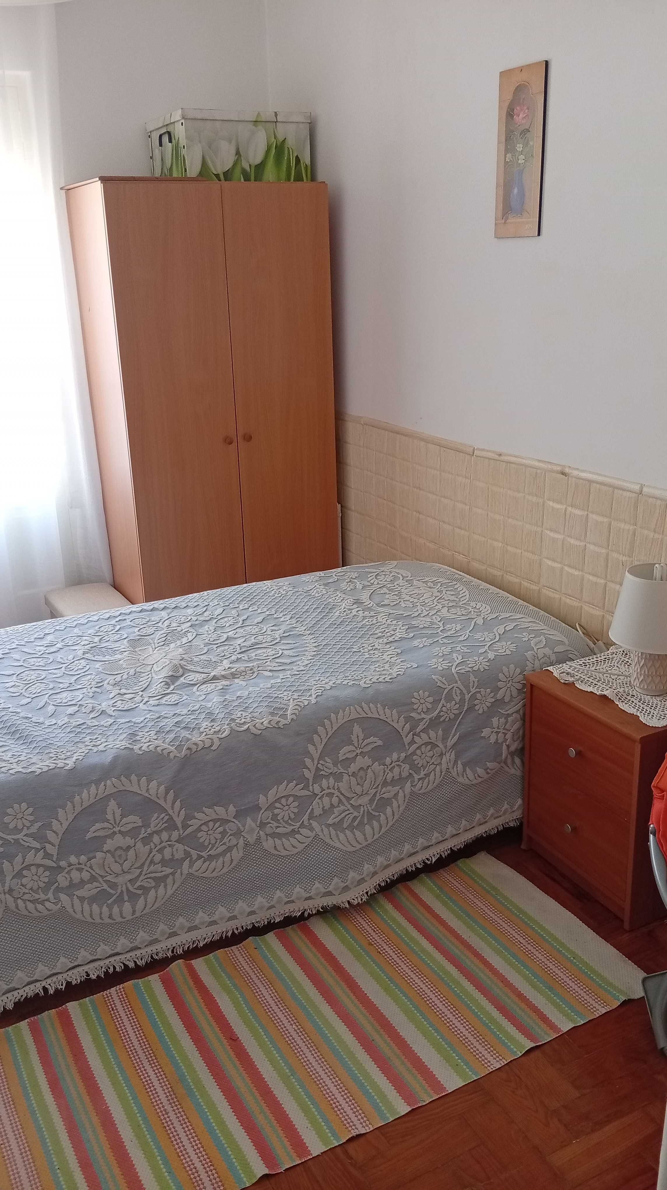 Alugo quarto perto do metro Moscavide ESTUDANTES (Só senhoras)