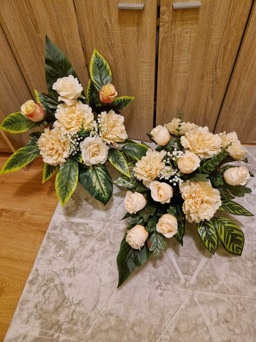 Kompozycja kwiatowa na cmentarz - doniczka i wkład do wazonu