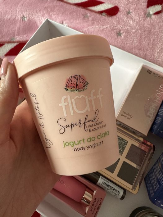 Zestaw kosmetyków nowych revolution rimmel everybody onlybio fluff itp