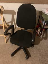 Fotel biurowy obrotowy czarny