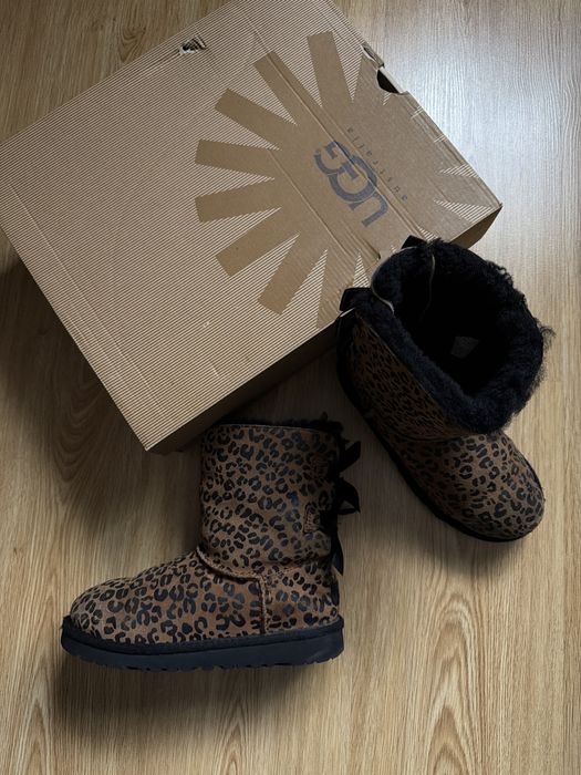 Уги для дівчинки