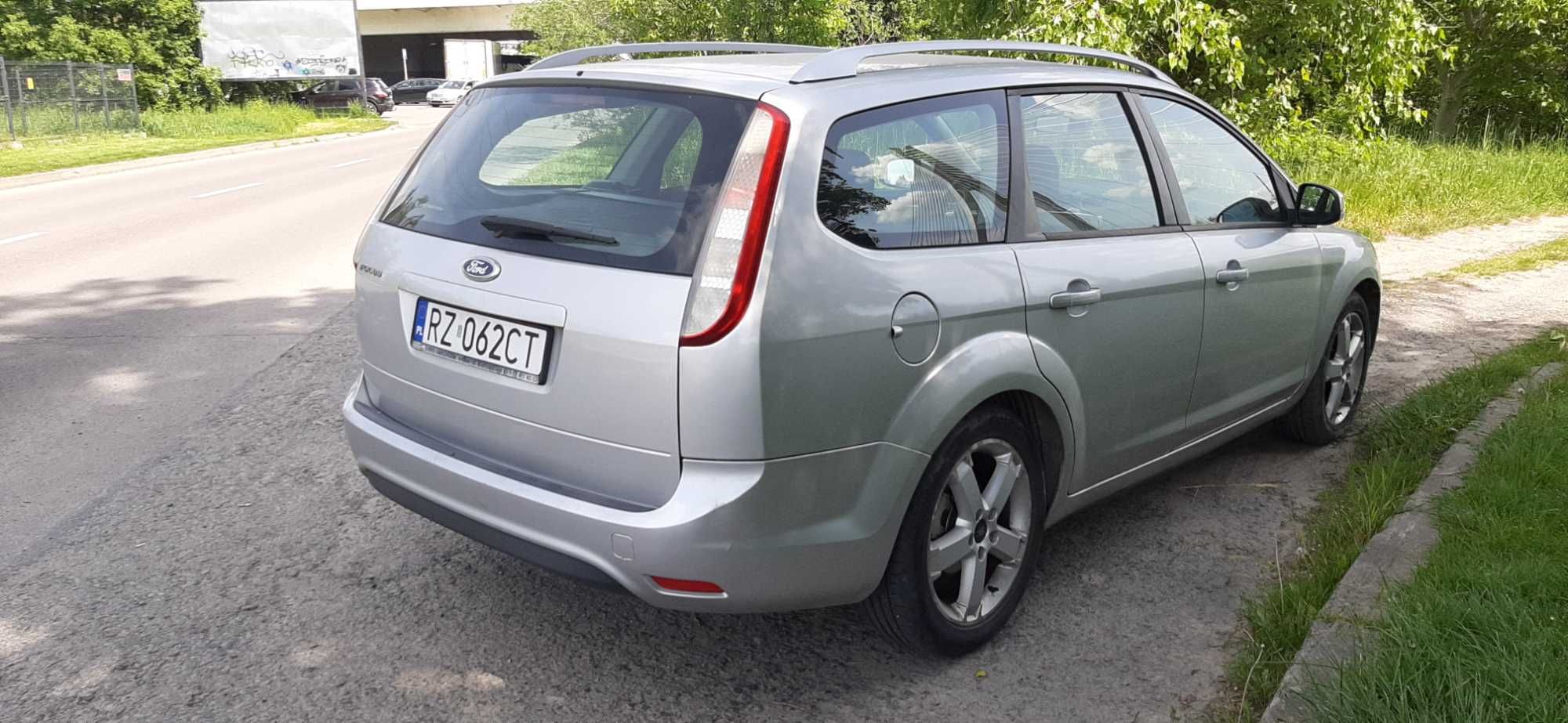 Ford Focus kombi 1.6 benzyna 2010r prywatnie