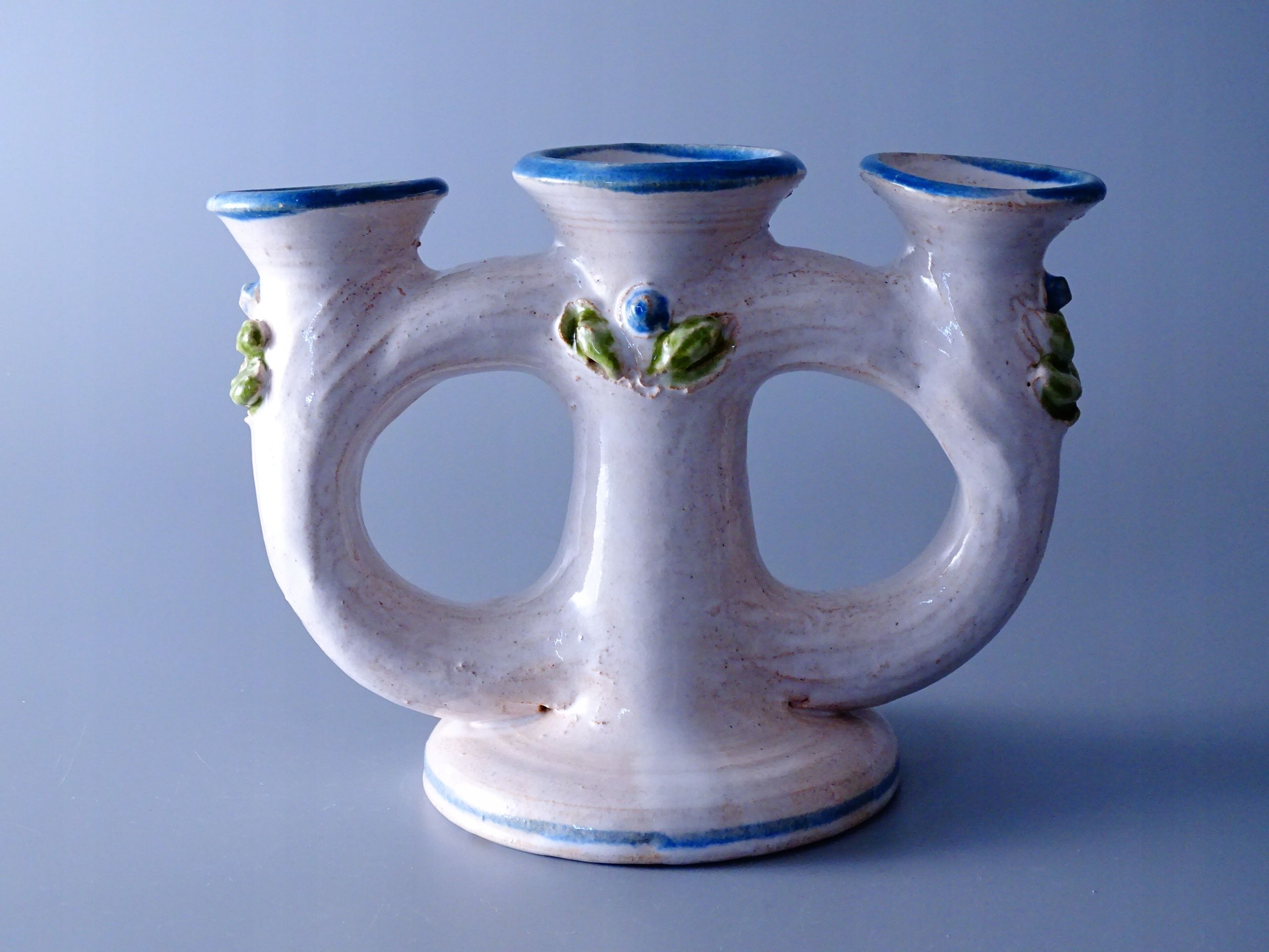 ceramika w stylu skandynawskim sygnowany świecznik
