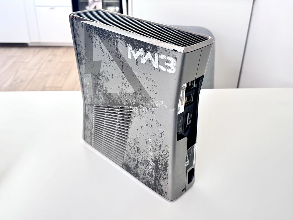 Konsola Xbox 360 Slim Call Of Duty Modern Warfare 3 MW3 Limitowana