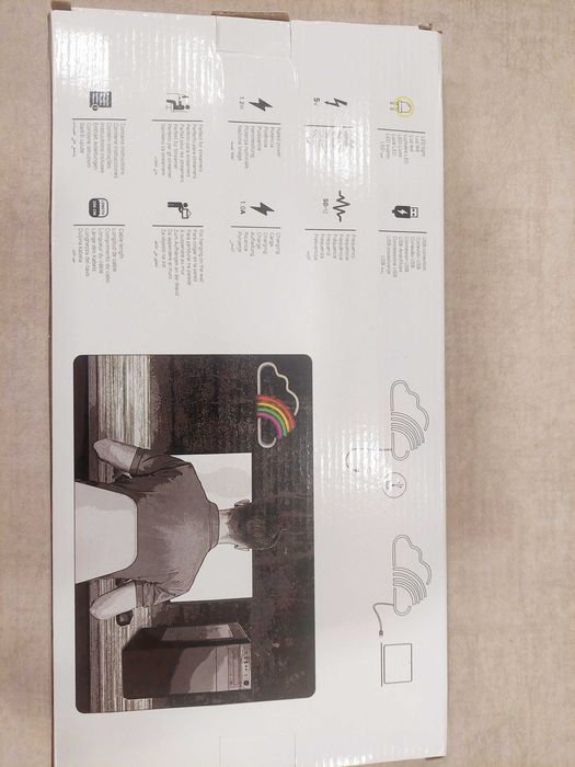 Led em forma de nuvem com arco iris