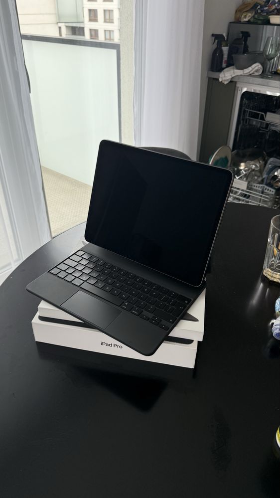Apple Ipad pro 12.9 M1 128 GB + apple magic keybord