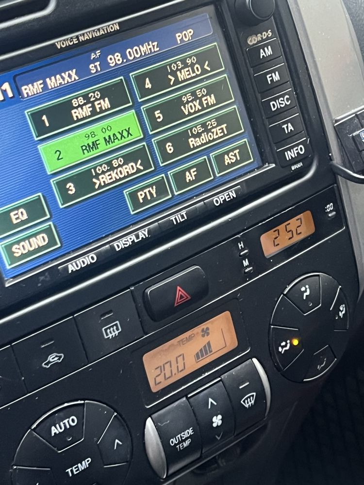Sprzedam toyora rav4 2.0 d4d