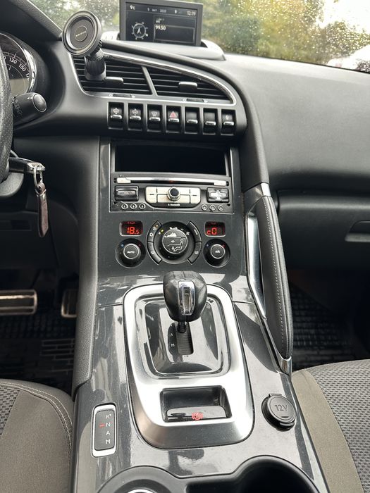 Автомобіль Peugeot 3008