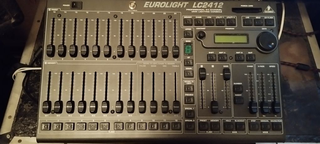 Behringer DMX пульт LC2412