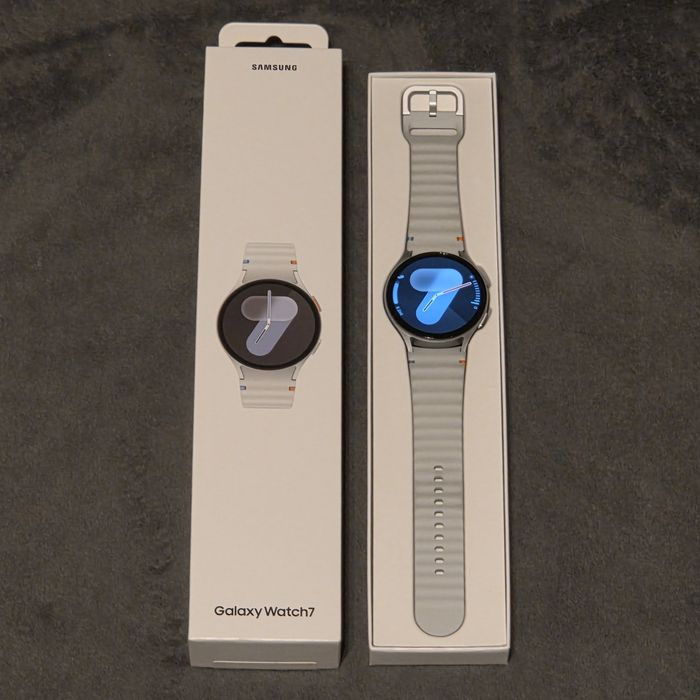 Samsung Galaxy Watch7 44 mm LTE + 12 pasków